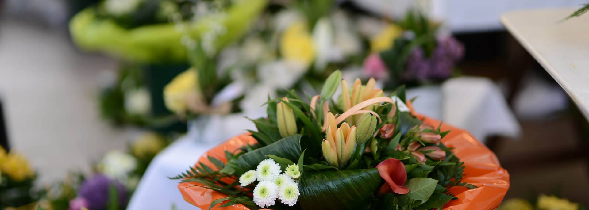 Marché aux fleurs sur la place du Cygne