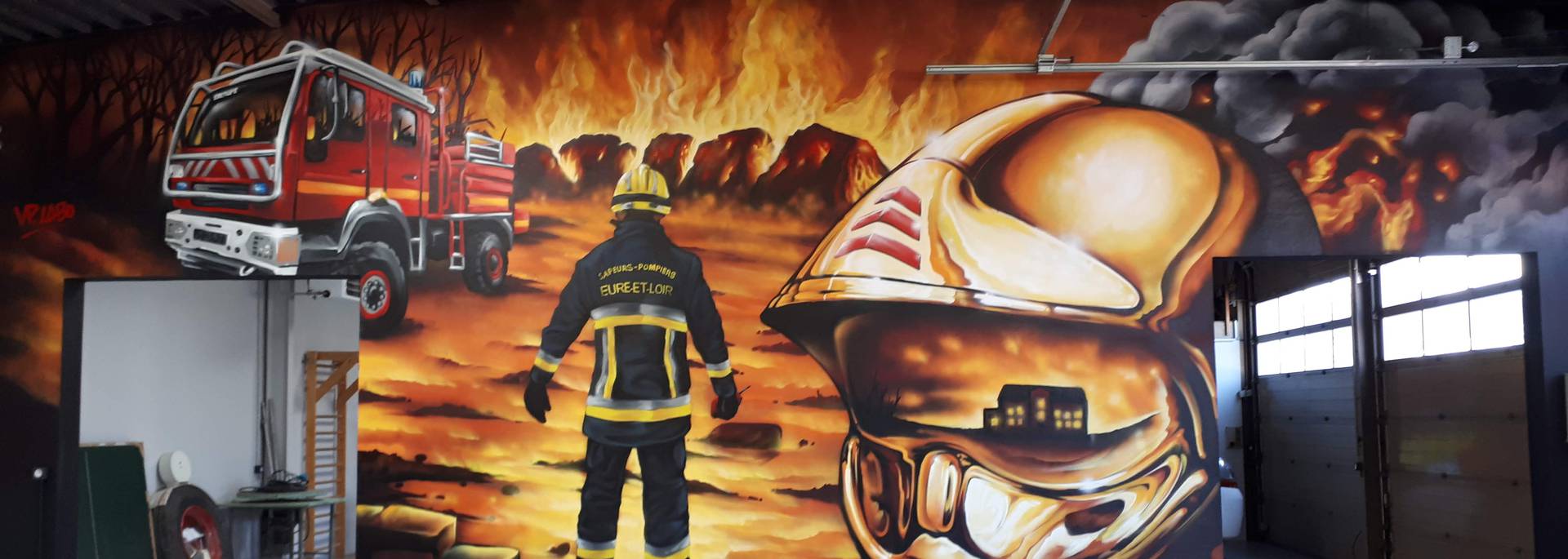 Oeuvre street art de Vincent Pascal à la caserne de pompiers de Champhol