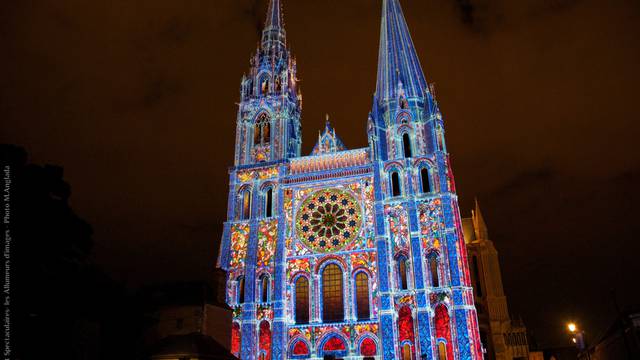 Scénographie Chartres en lumières sur la façade de la cathédrale