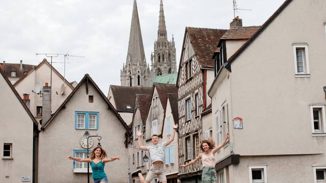 Jeunes sur le Pont Bouju