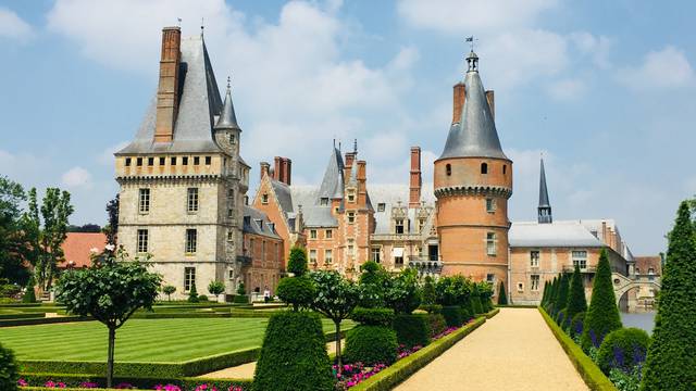 Travelling to Maintenon Castle