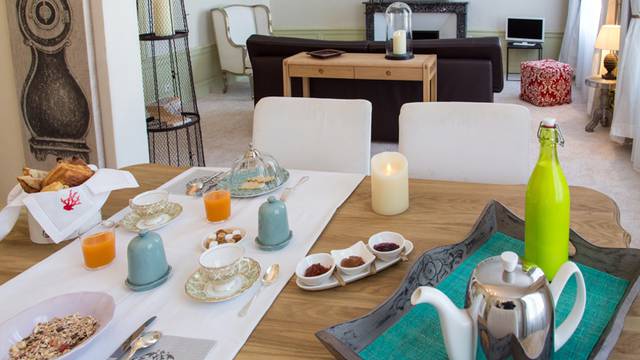 Breakfast at the guest house "Maison Ailleurs," Chartres
