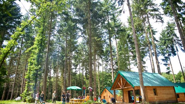 Cabins at Huttopia, Senonches