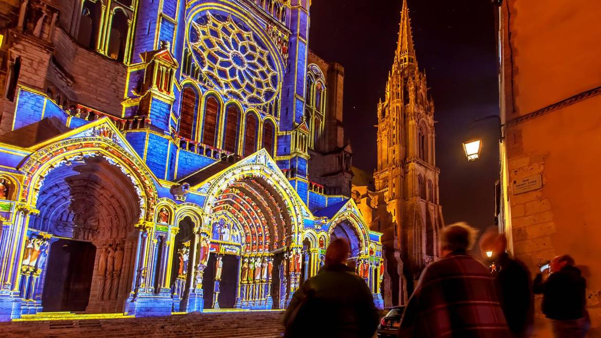 Live a magical experience during Chartres light show