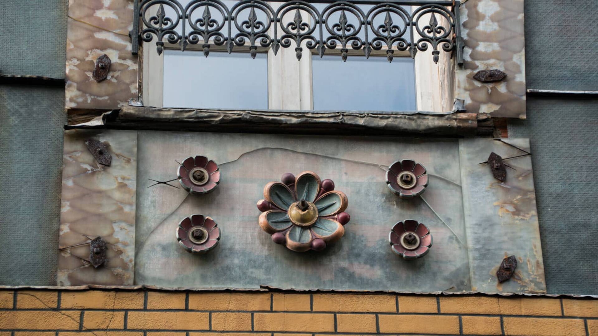 Façade art déco du Pichet 3 à Chartres