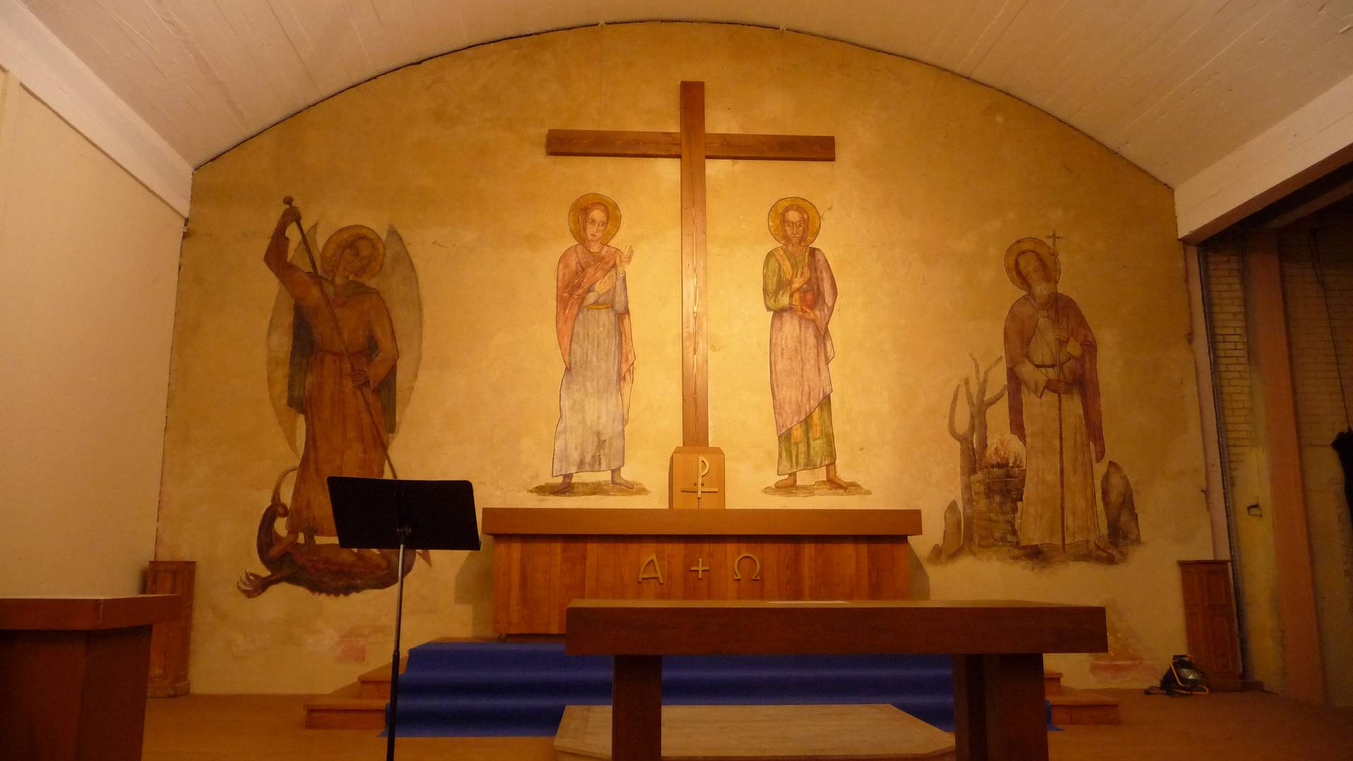 Intérieur de la chapelle du séminaire des Barbelés aujourd'hui