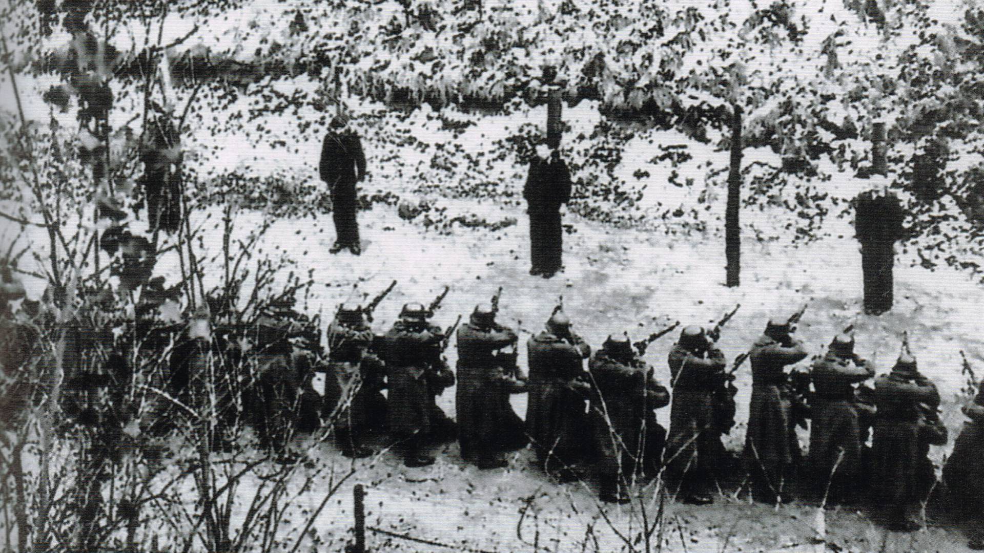 Photo d'une exécution au Mont-Valérien prise clandestinement par le sous-officier Clémens Rüther