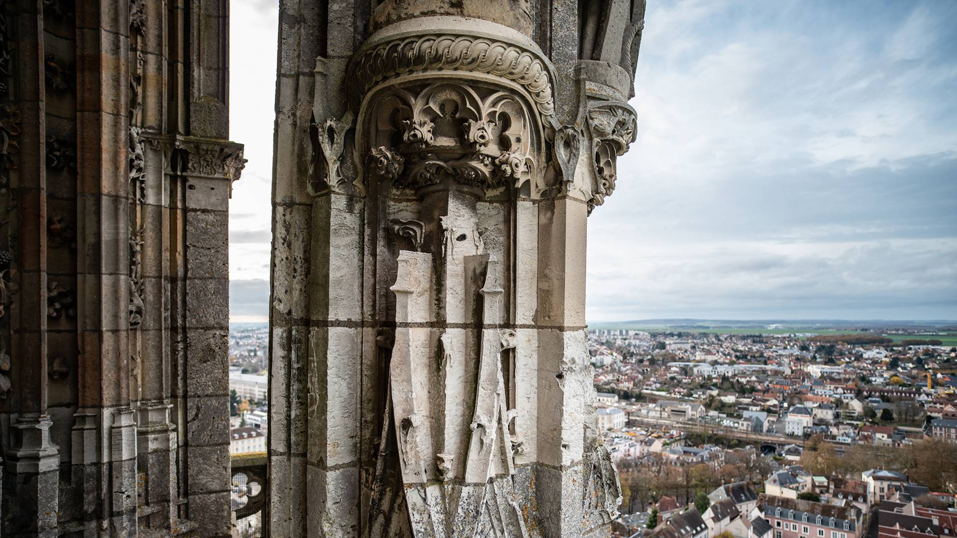 Vue sur les terres de Chartres depuis les hauteurs de la cathédrale