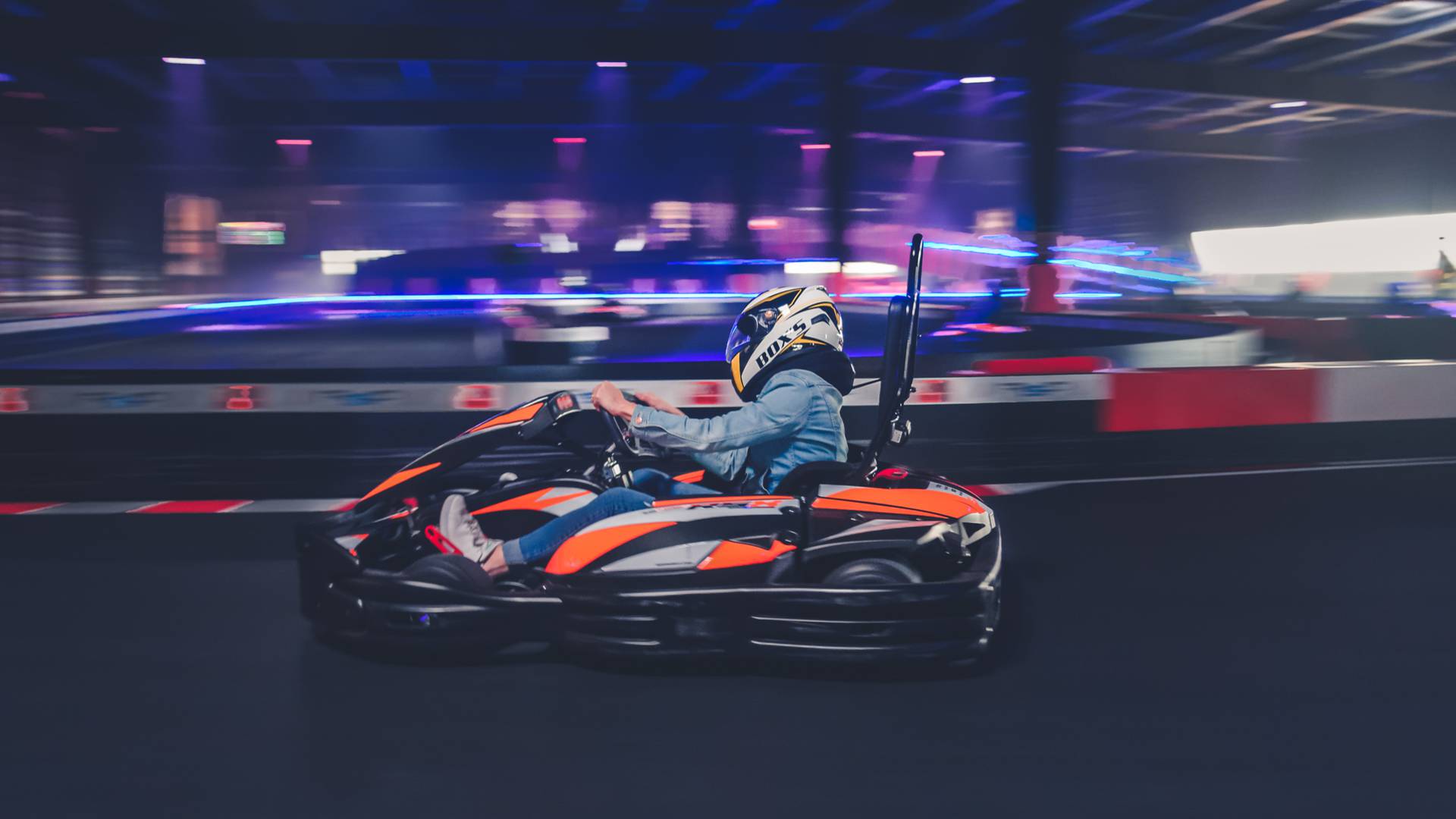 Essai d'un karting électrique sur piste 