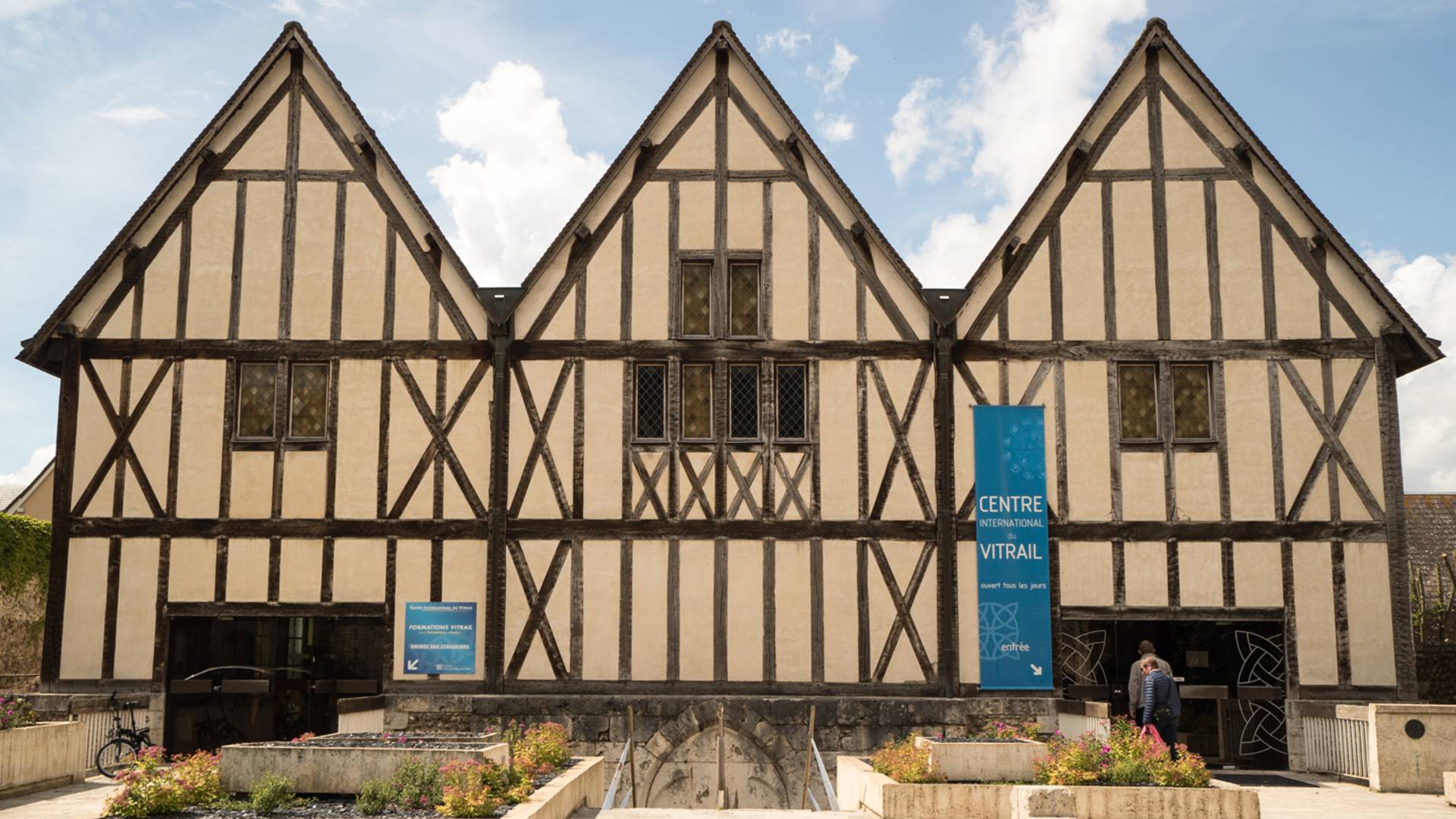 Façade de l'Enclos de Loëns à Chartres