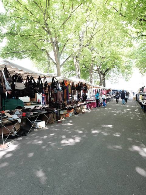 Marché de produits manufacturés © Groupement Martino