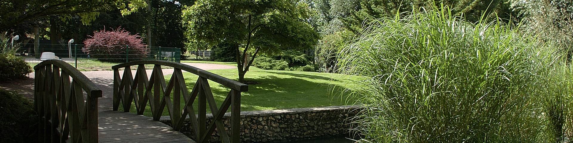 Pont dans le parc des Bords de l'Eure