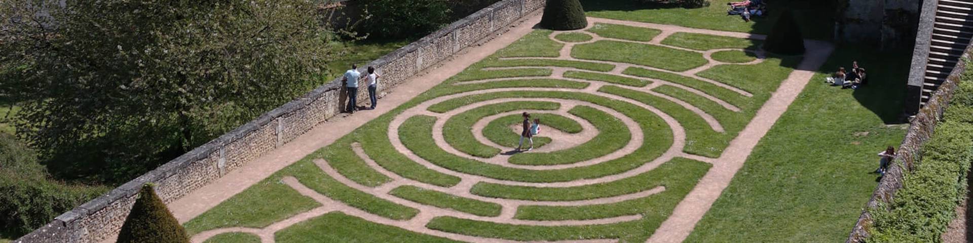 Labyrinthe dans les jardins de l'Evêché