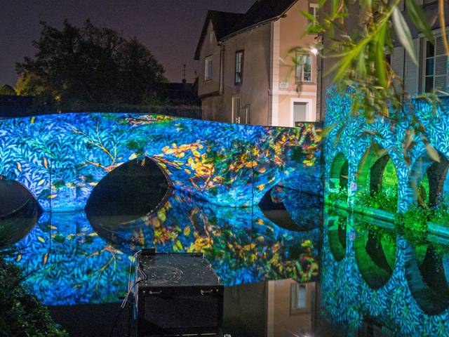 Pont illuminé pour Chartres en lumières