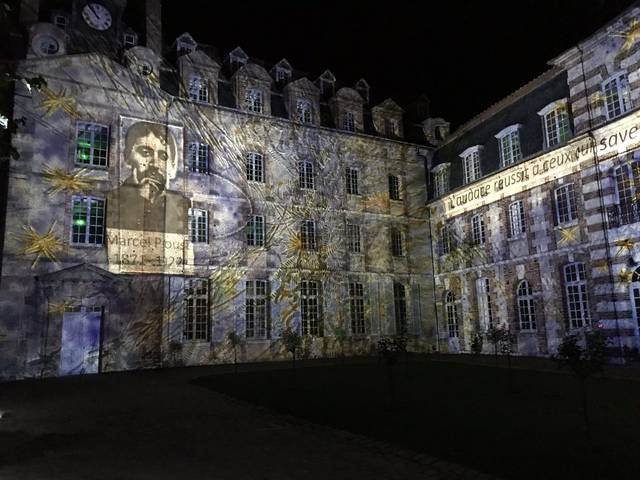scénographie projetée sur l'Eurélium pour Chartres en lumières