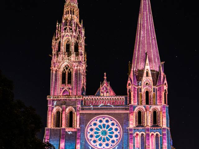 Illumination du portail royal de la cathédrale de Chartres